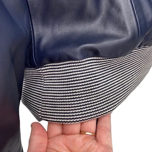 St. John XL blue leather jacket with pockets. Button front - Picture 4 of 11